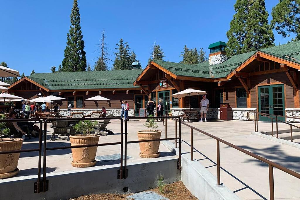 Sequoia Splendor, Inside Kings Canyon Np By Visitors Center Wilsonia Εξωτερικό φωτογραφία